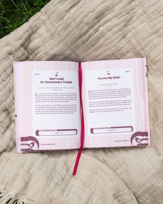 Jesus Calling: 365 Devotions for Kids - Pink
