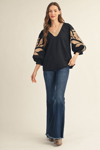 Applique 3/4 Sleeve V Neck Top